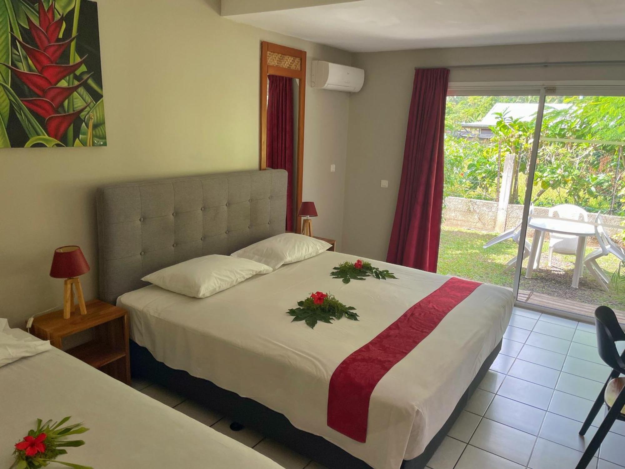 Hotel Hibiscus Papetoai Exterior photo
